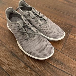 Men’s grey Allbirds tree runners